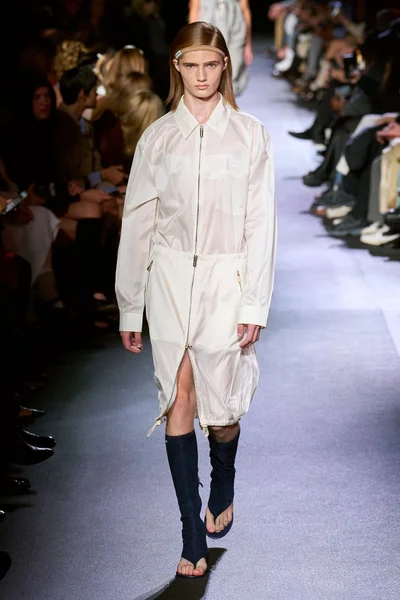 Look 8